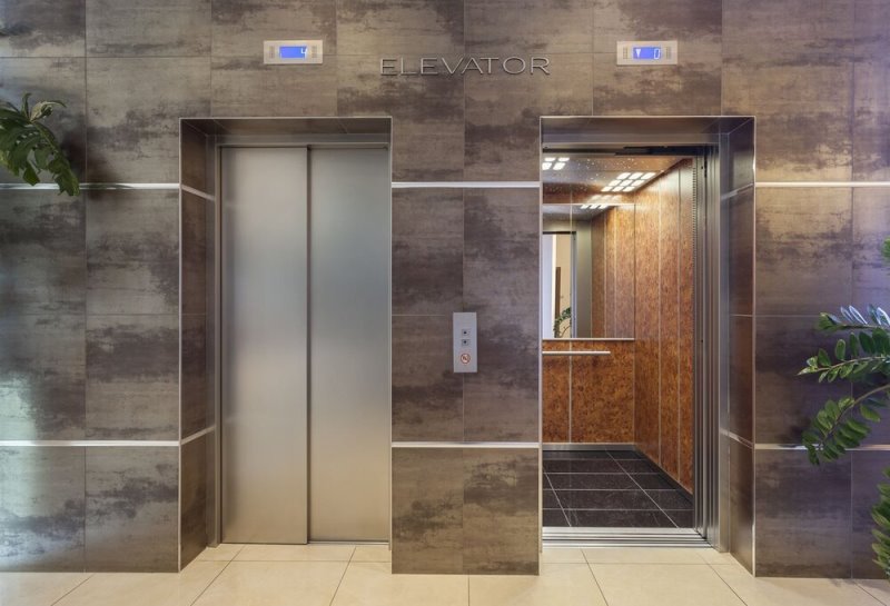 آسانسور در مجتمع مسکونی